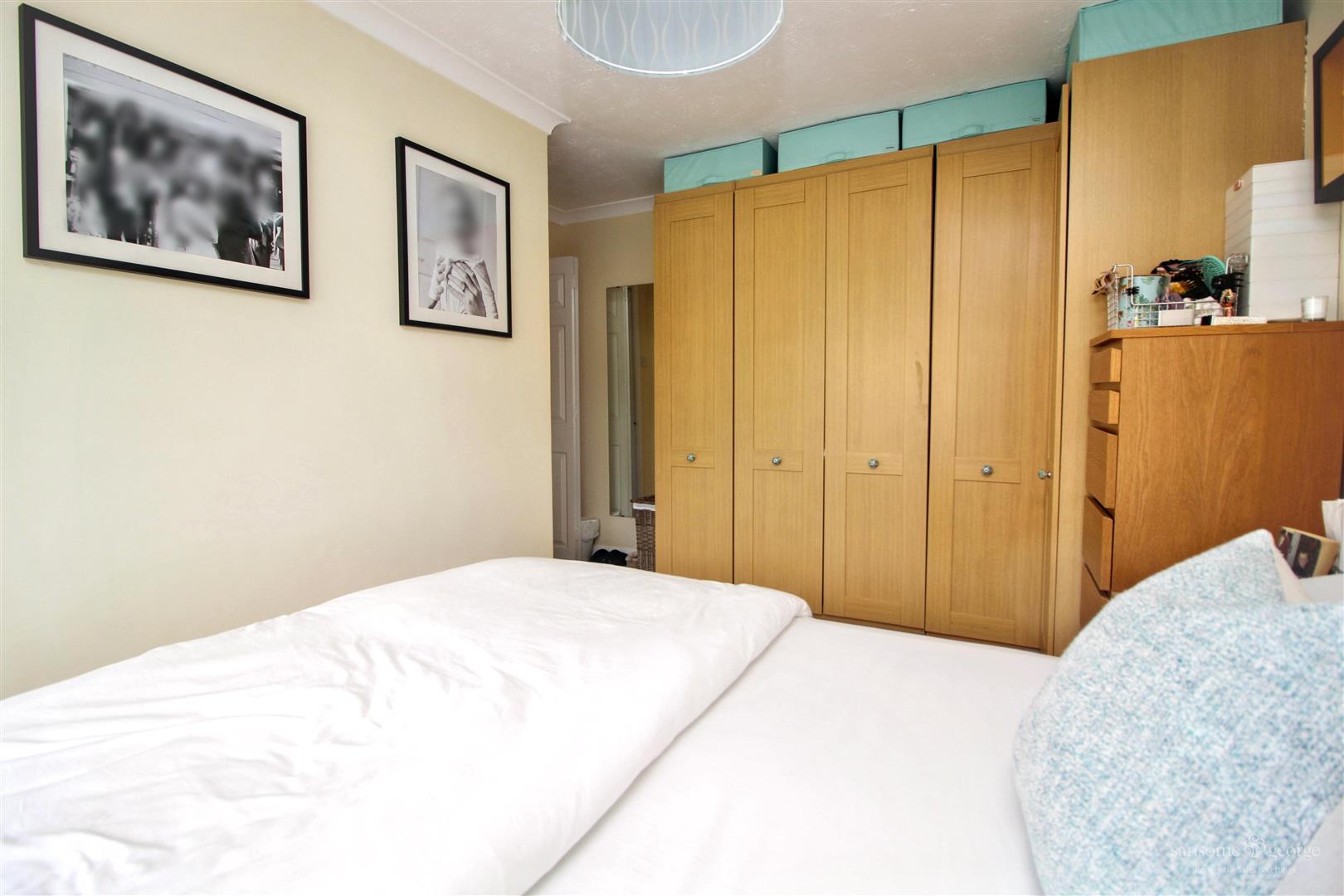 Lilac Close, Purley On Thames, Reading